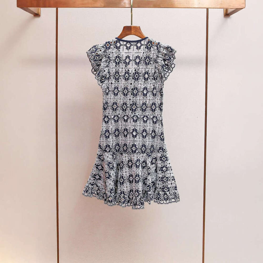 2026 Spring/Summer New Designer Fashionable Retro French V-neck Sleeveless Heavy Embroidered Hollow Lace Short Skirt