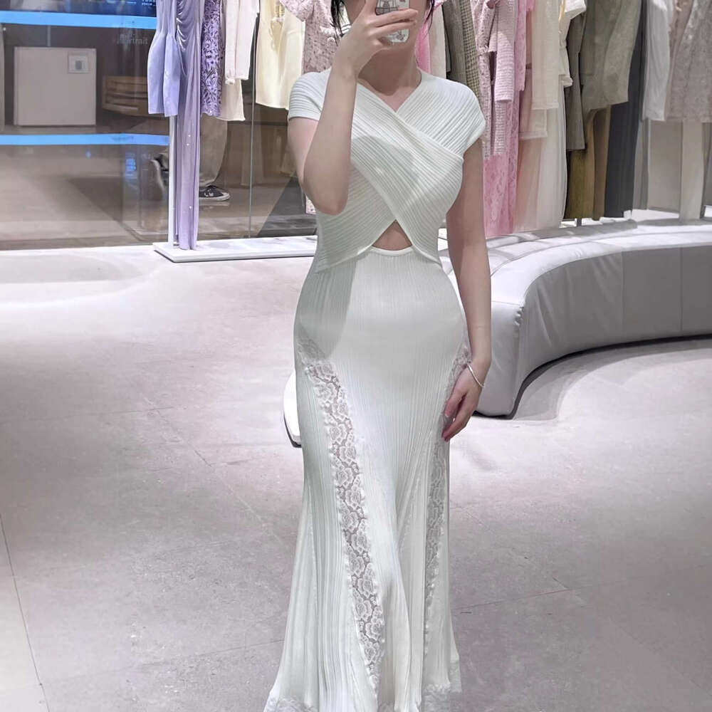 2026 Spring and Summer New Designer Women's Fashionable and Soft V-neck Hollow Long Knitted Dress