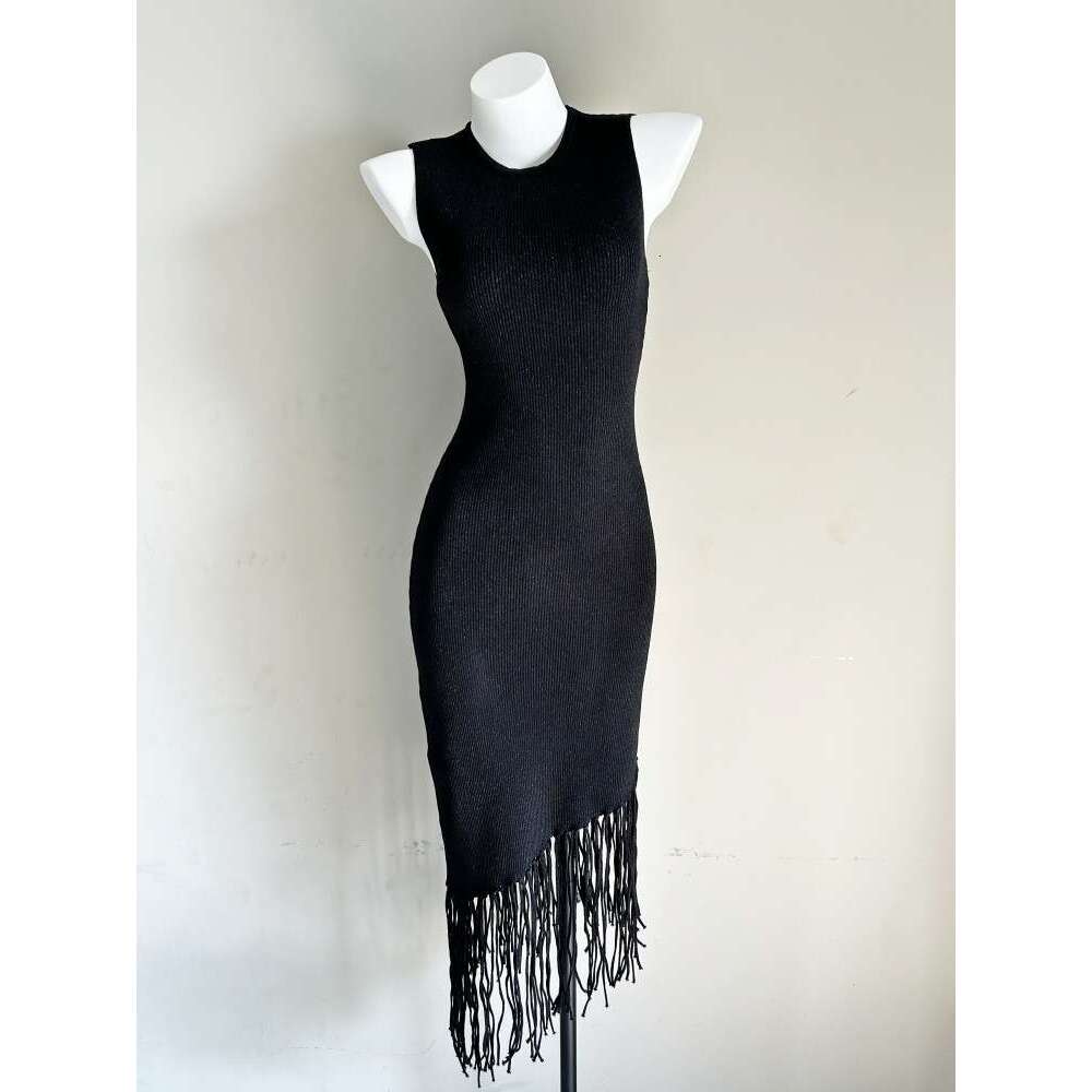 2026 Spring/Summer New French Elegant Sleeveless Tassel Gold Thread Knitted Round Neck Tight Waist Long Dress