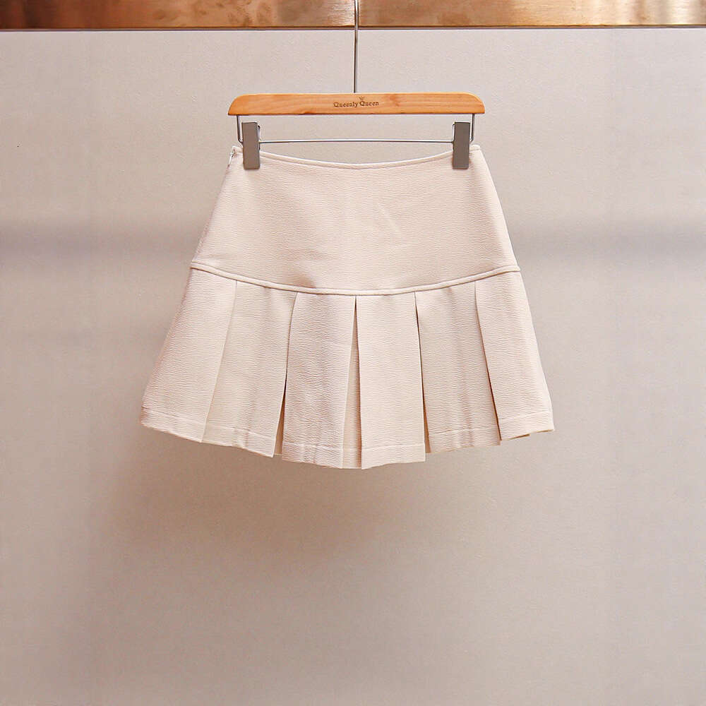 2026 designer casual women's clothing spring and autumn new style French high-end vest pleated skirt set