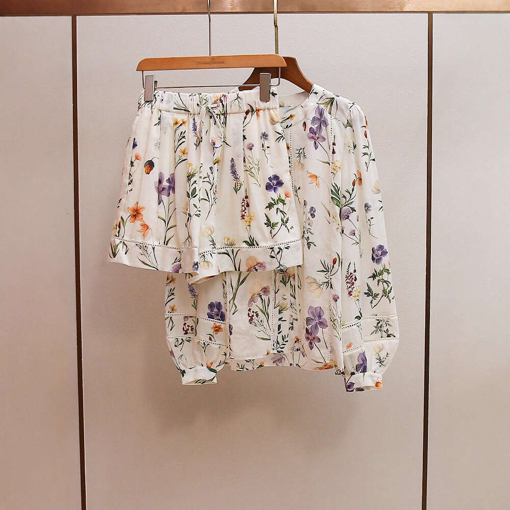 2026 designer high-end women's clothing autumn new style French retro shirt top A-line shorts women's embroidery set