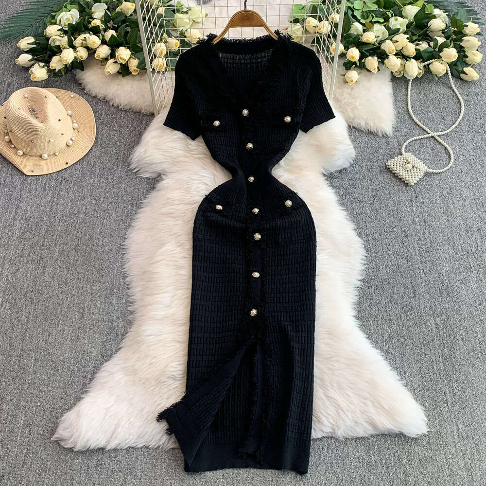 2026 Spring and Summer New Designer European and American Elegant V-neck Slim fit Short Sleeve Split Knitted Dress