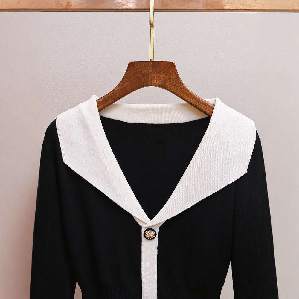 2026 Designer High end Women's Autumn New Fashion French Color blocked V-neck Waist Knitted Short Skirt