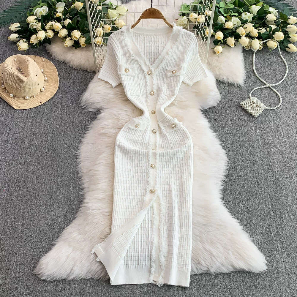 2026 Spring and Summer New Designer European and American Elegant V-neck Slim fit Short Sleeve Split Knitted Dress