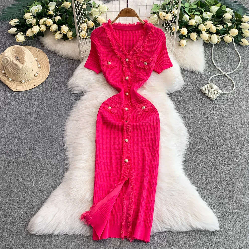 2026 Spring and Summer New Designer European and American Elegant V-neck Slim fit Short Sleeve Split Knitted Dress