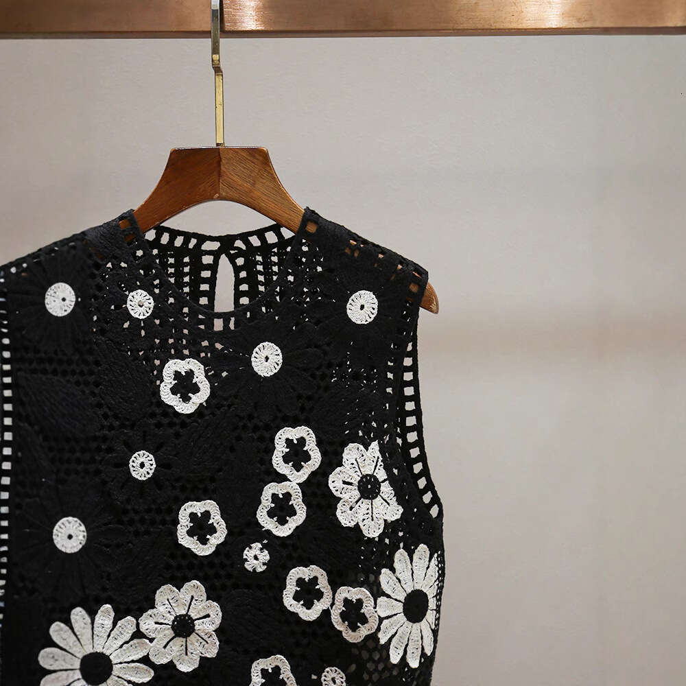 2026 Spring/Summer New French Design Embroidered Crochet Hook Cutting Sexy Slimming Sleeveless Tank Top Knitted Top