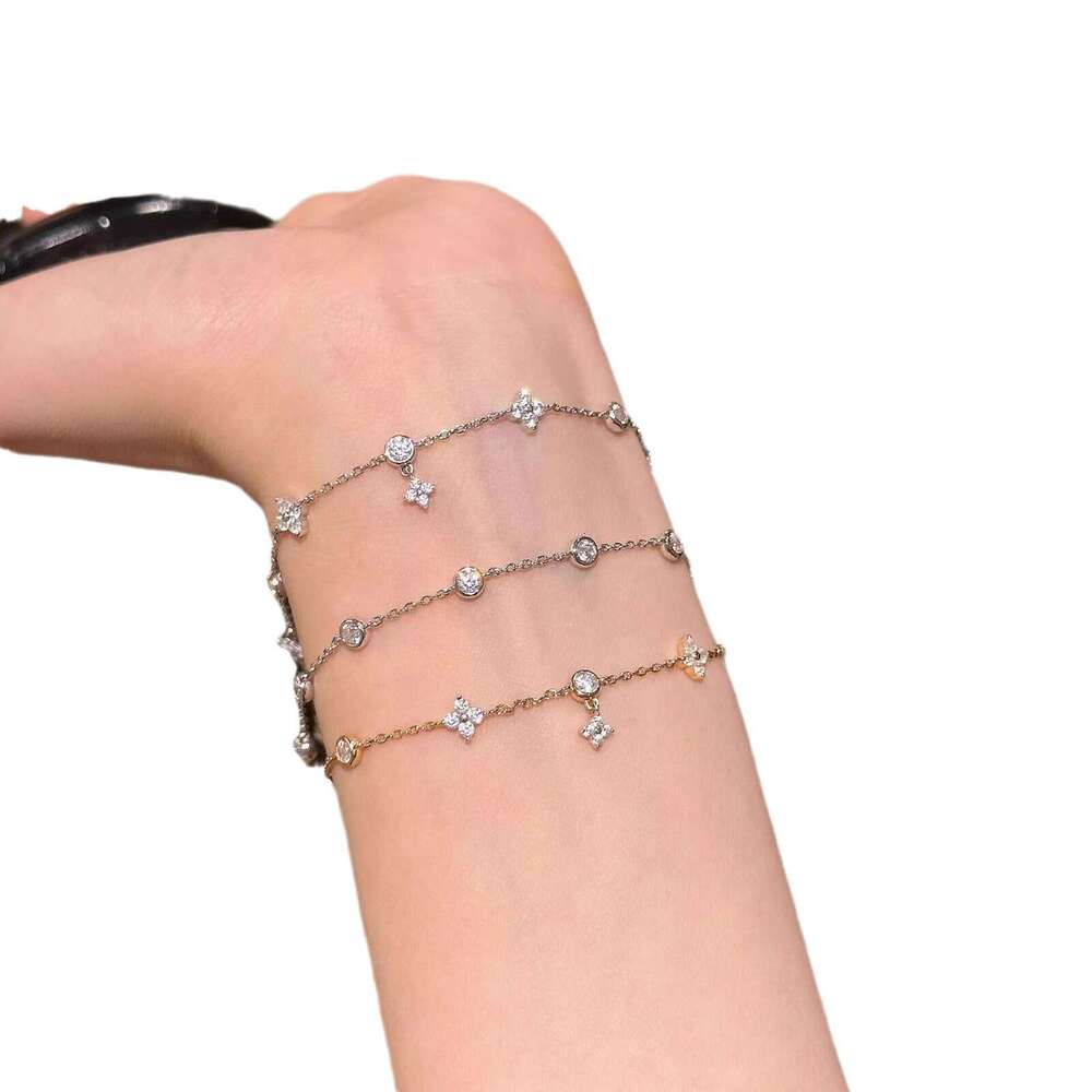 Women Jewelry Bracelets Charm Bracelets Sparkling Diamond Clover Fashion Niche Designer Elegant Exquisite Bracelet
