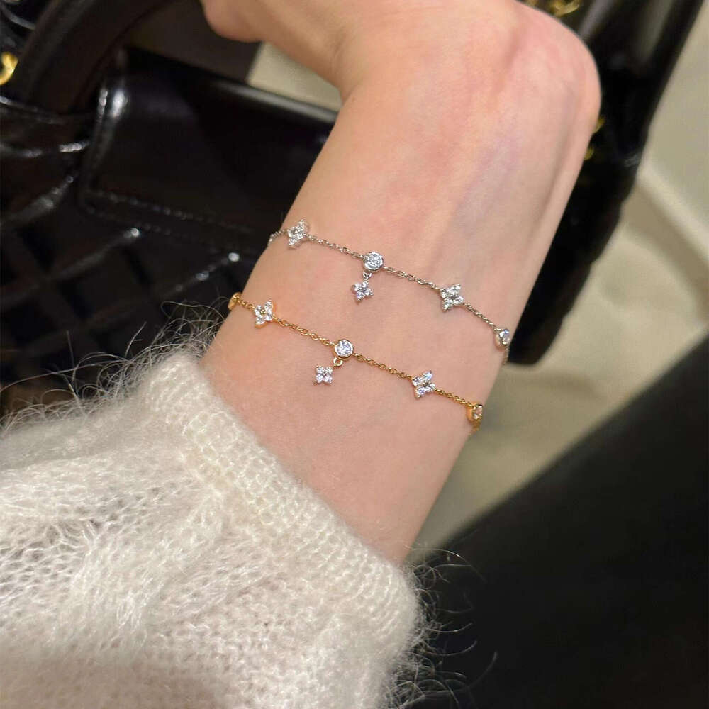Women Jewelry Bracelets Charm Bracelets Sparkling Diamond Clover Fashion Niche Designer Elegant Exquisite Bracelet