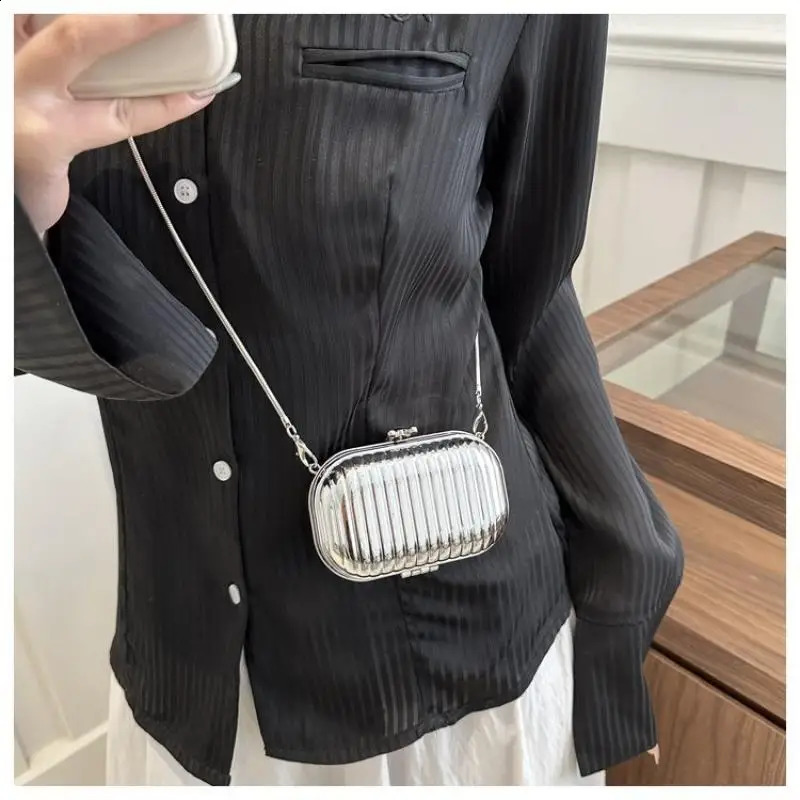 er Acrylic Shell Shape Mini Clutch Bag Women Evening Party Handbag Cute Shiny Crossbody Shoulder Bags Small Purse 240830 5d8c 4