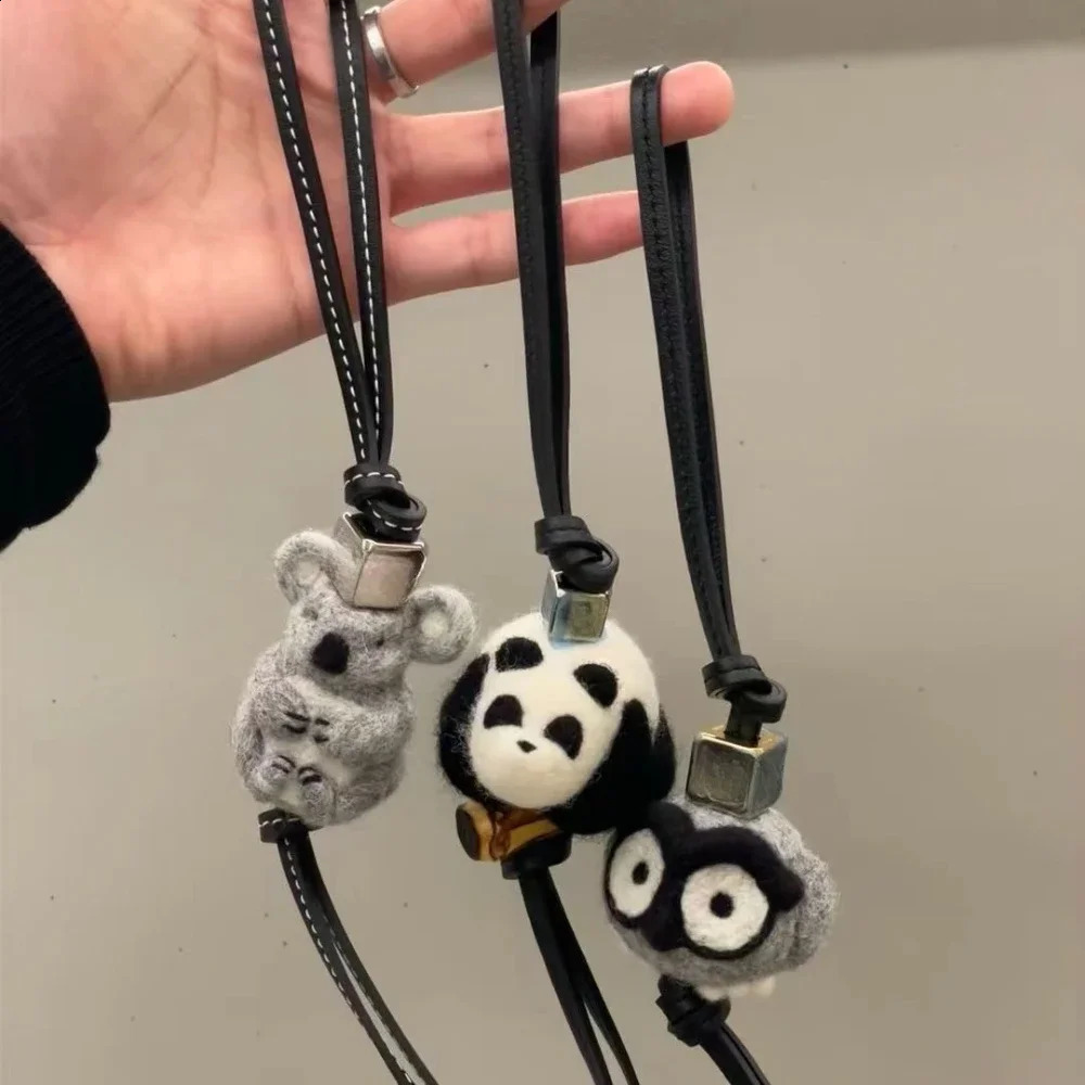 Creative handmade pattern Koala Pandchain car interior felt cartoon bag pendant home decoration 240902 a01c 4