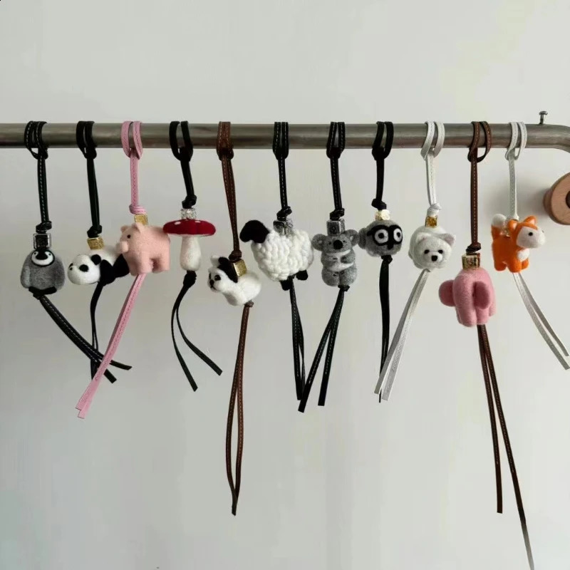 Creative handmade pattern Koala Pandchain car interior felt cartoon bag pendant home decoration 240902 a01c 4