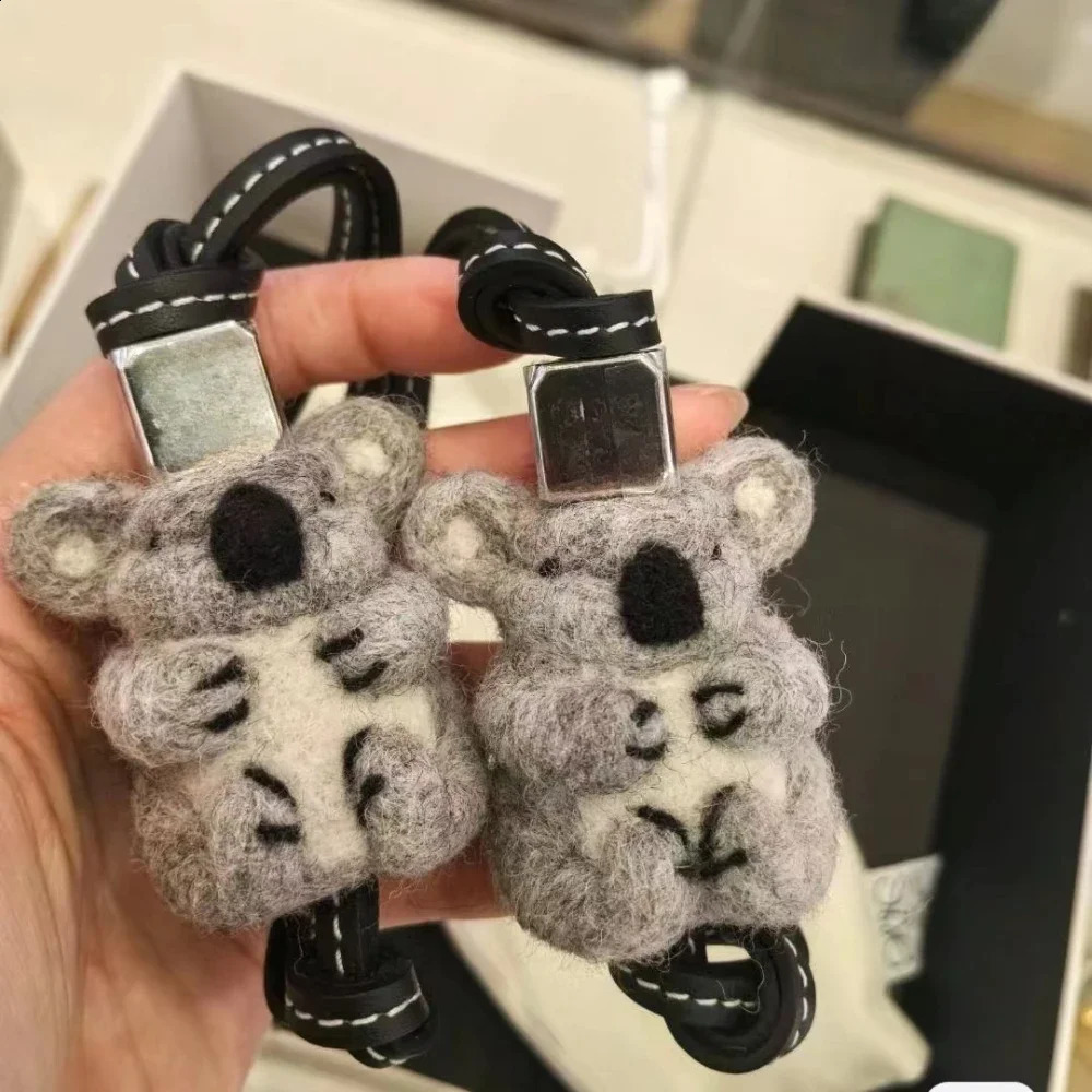 Creative handmade pattern Koala Pandchain car interior felt cartoon bag pendant home decoration 240902 a01c 4