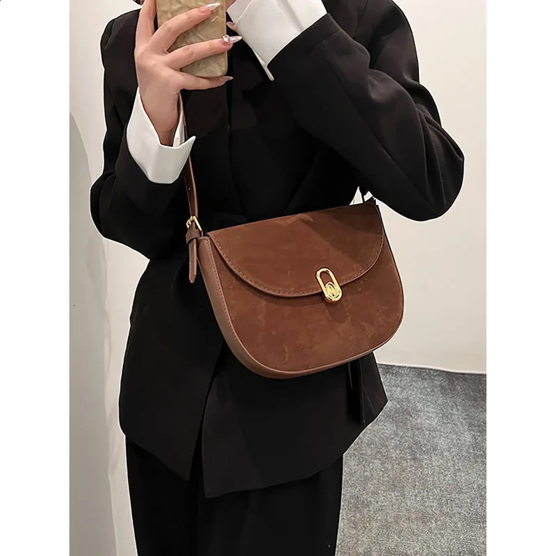 High end textured fashionable shoulder retro suede gerie for women autumn and winter trendy simple cross shaped bag 240918 4