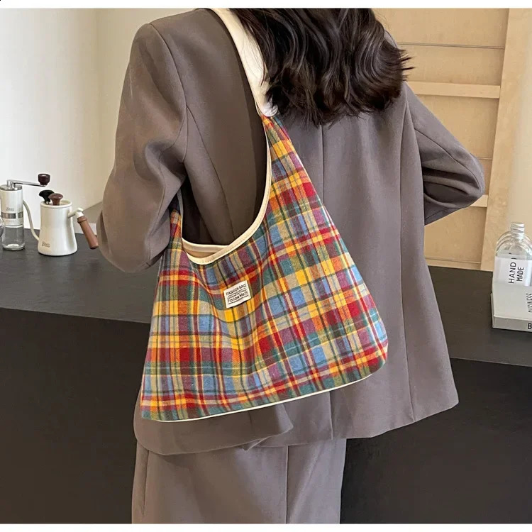 3 Retro contrast plain weave large capacity womens underwear bag fashion handbag single shoulder 240919 4