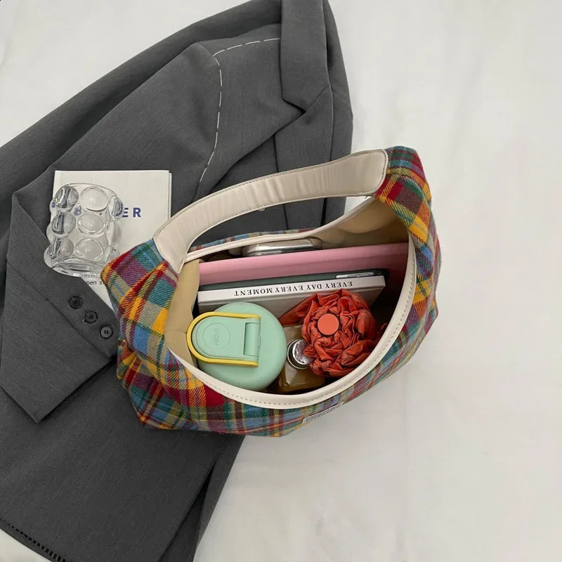 3 Retro contrast plain weave large capacity womens underwear bag fashion handbag single shoulder 240919 4