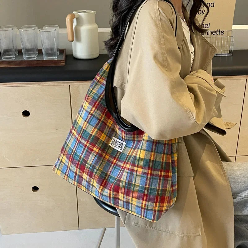 3 Retro contrast plain weave large capacity womens underwear bag fashion handbag single shoulder 240919 4
