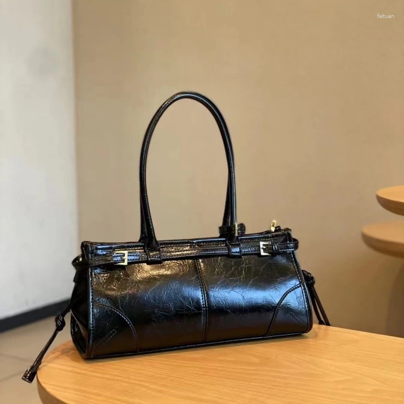 Shoulder Bags 2024 Personalized Baguette Bag Retro Motorcycle Fashion Oil Waxed Leather Crossbody Women's Handbag 4e14 4