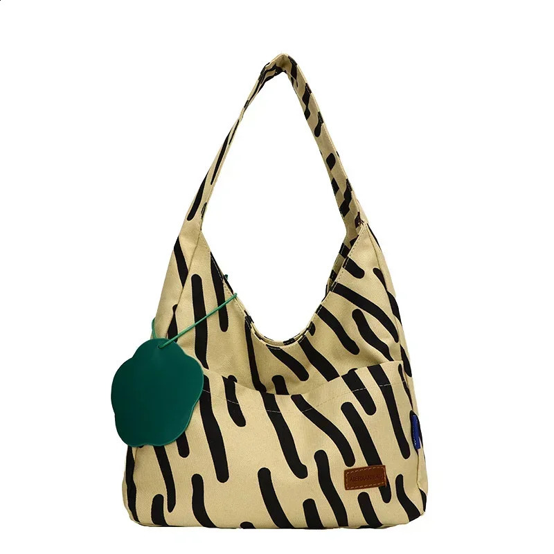 3 Womens Large Capacity Casual Nylon Shoulder Handbag with Simple Daily Leisure Texture Magnetic Button 240820 4