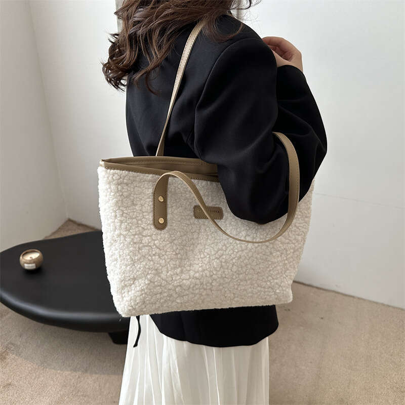 2025 Soft Handbag Large Capacity Fall Winter Shoulder Women Lamb Wool Bag Zipper Closure Casual Tote bag