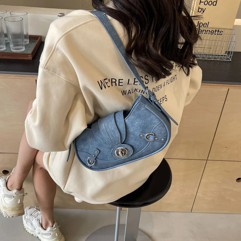 3 LEFTSIDE Saddle Small Crossbody Bags for Women Trend Fashion PU Leather Shoulder Bag Blue Simple Handbags and Purses 240729 4