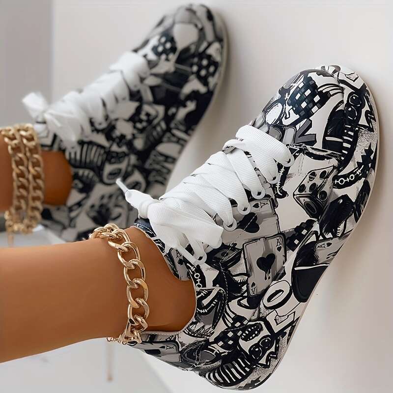 Women's graffiti printed fashionable lace up low cut thick soled sports shoes, casual skateboarding shoes