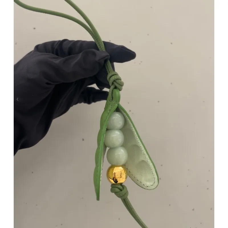 Pea Pod Classic Keychain Leather Rope Bag Pendant Felt Car Christmas Gift Home Decoration 241008 9bda 4