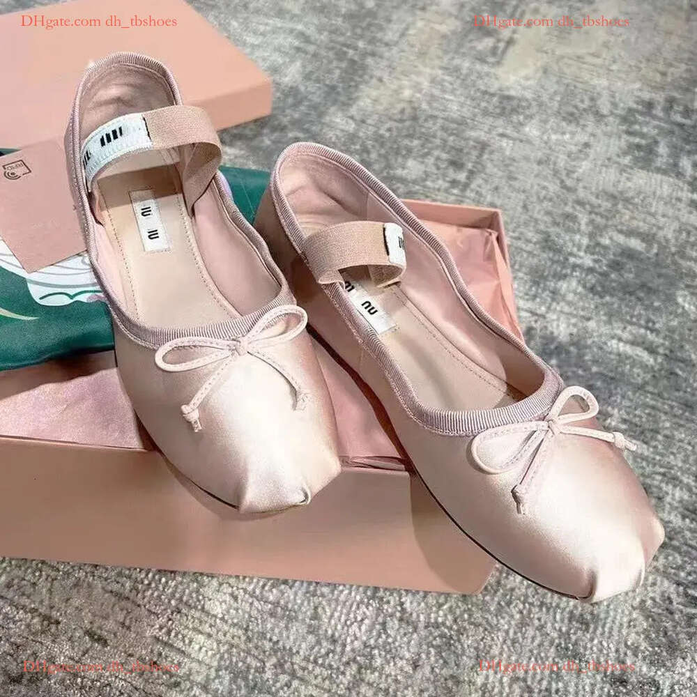 Paris Bale Moda Tasarımcısı Profesyonel Dans Ayakkabıları 2023 Saten Balerinler MM Platform Bowknot Sığ Ağız Tek Ayakkabı Düz ​​Sandalet