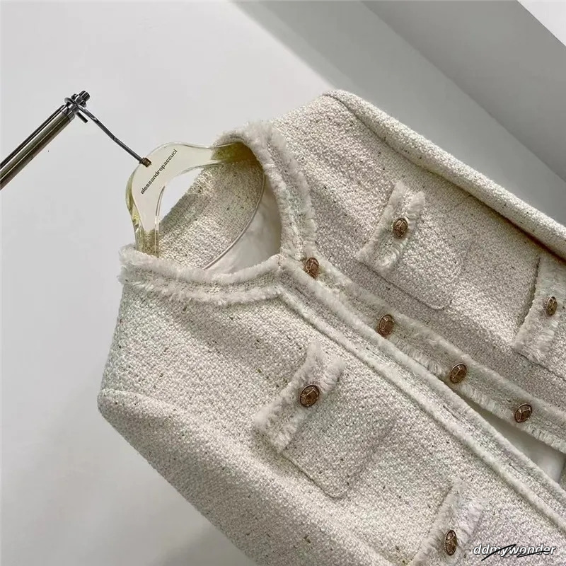 Womens Jackets White Tweed Short Jacket Women Fashion Elegant Oneck Single Breasted Highend Coat Fall Winter Warm Office Lady Casual Outwear 230215