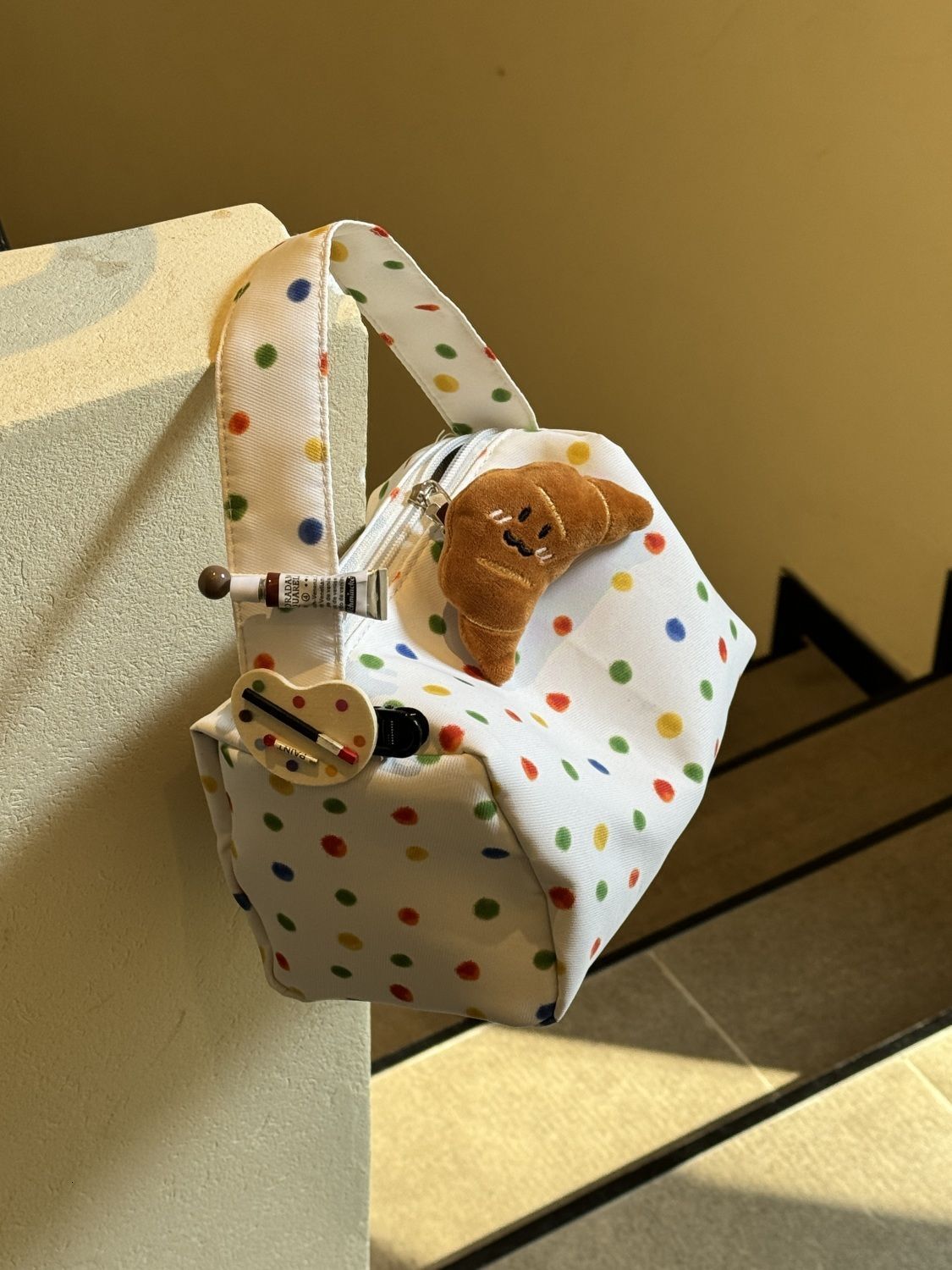 2025 autumn new polka dot compact simple bag elegant niche design makeup bag light luxury large capacity storage lightweight designer handbag