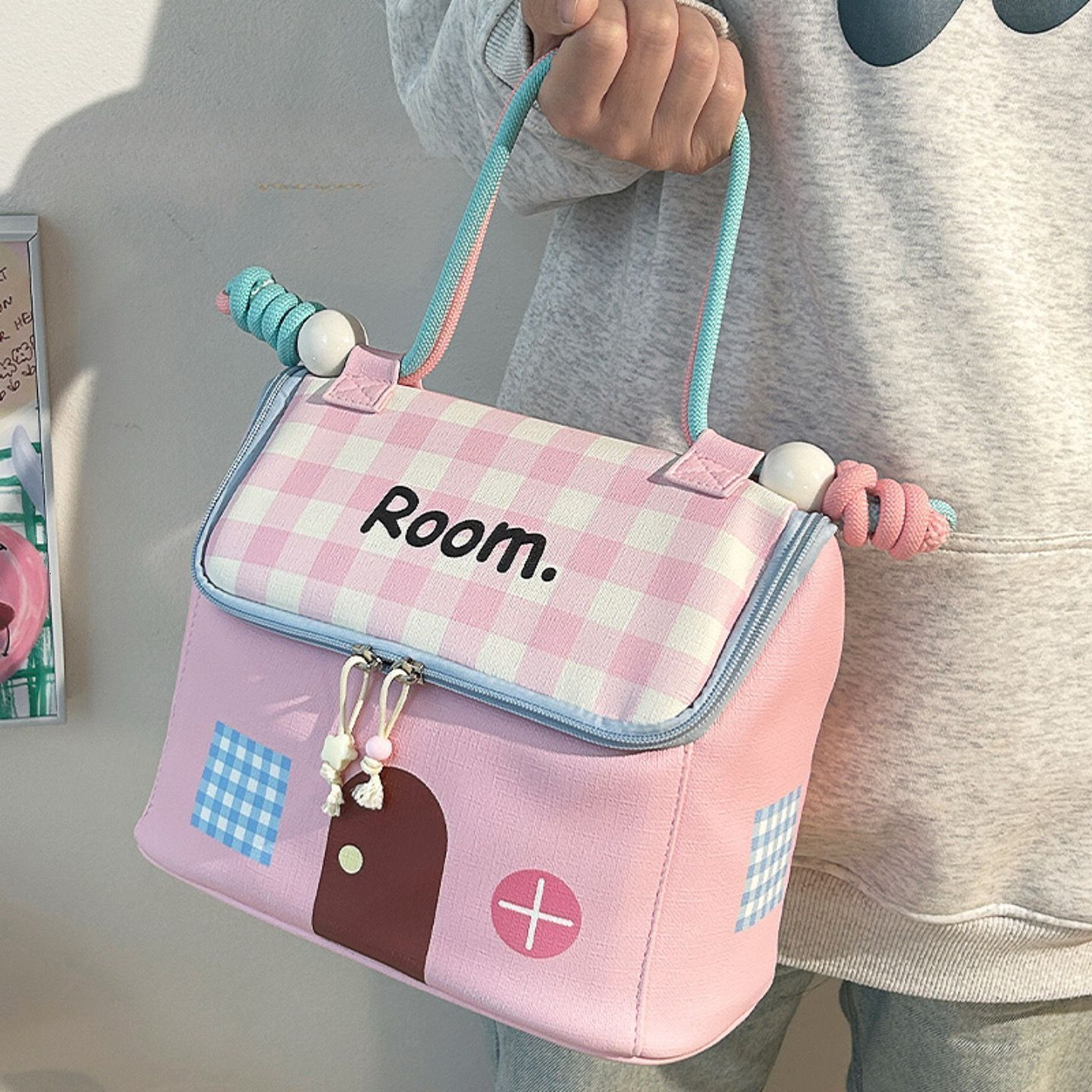 2025 Autumn New Small House Makeup Bag Simple Small Cute Outdoor Makeup Bag elegant Lightweight Large Capacity bag Makeup Bag Designer Handbag