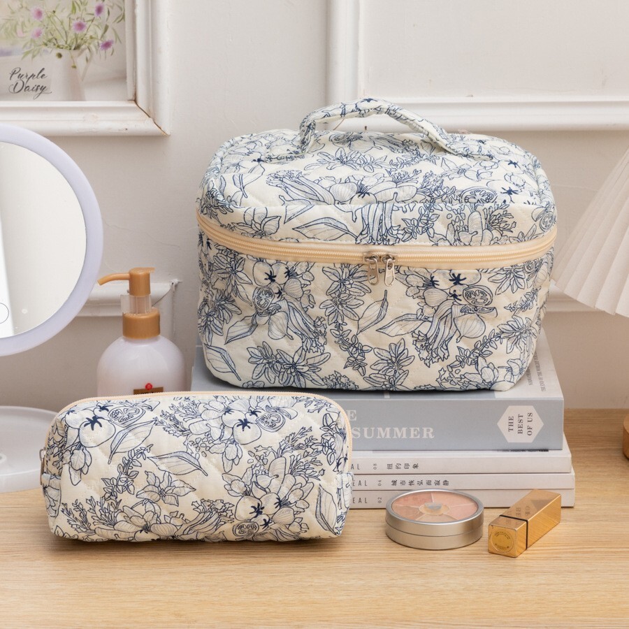 2025 Autumn New Fresh bag and Cute Makeup Bag elegant Small Simple Lightweight Toiletry Storage Bag Flower Cute Box Bag Designer Handbag