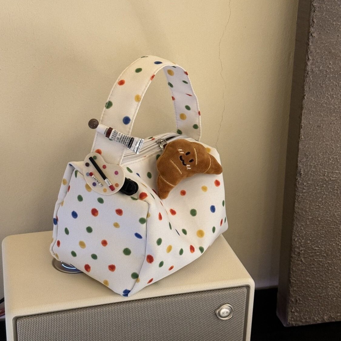 2025 autumn new polka dot compact simple bag elegant niche design makeup bag light luxury large capacity storage lightweight designer handbag