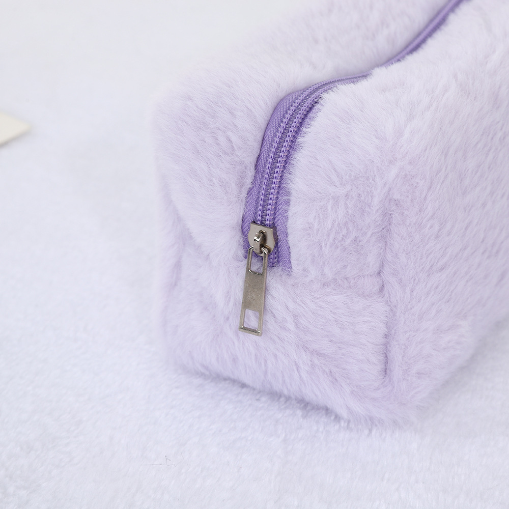 2025 elegant autumn new plush makeup bag with simple bag and niche design cute luxurious lightweight storage bag large capacity makeup bag designer ha