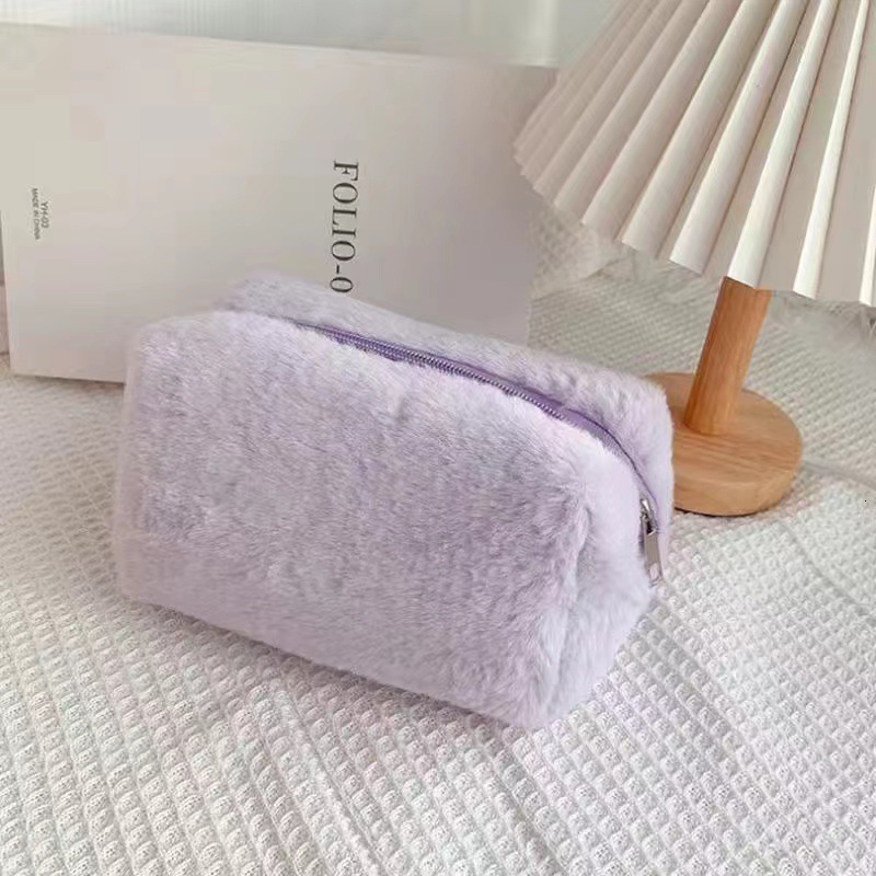 2025 elegant autumn new plush makeup bag with simple bag and niche design cute luxurious lightweight storage bag large capacity makeup bag designer ha