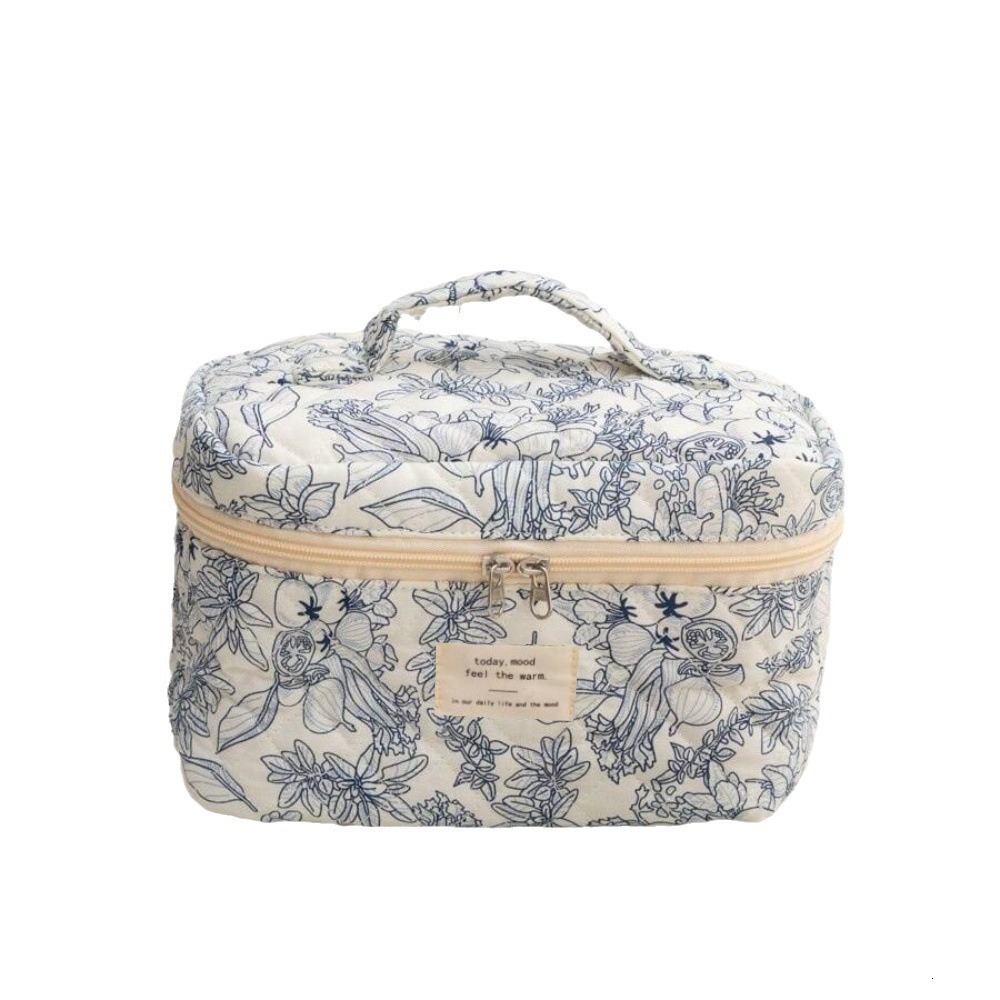 2025 Autumn New Fresh bag and Cute Makeup Bag elegant Small Simple Lightweight Toiletry Storage Bag Flower Cute Box Bag Designer Handbag