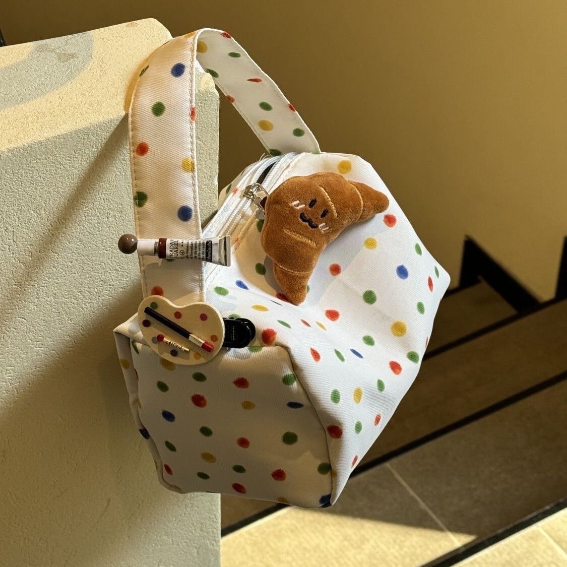 2025 autumn new polka dot compact simple bag elegant niche design makeup bag light luxury large capacity storage lightweight designer handbag