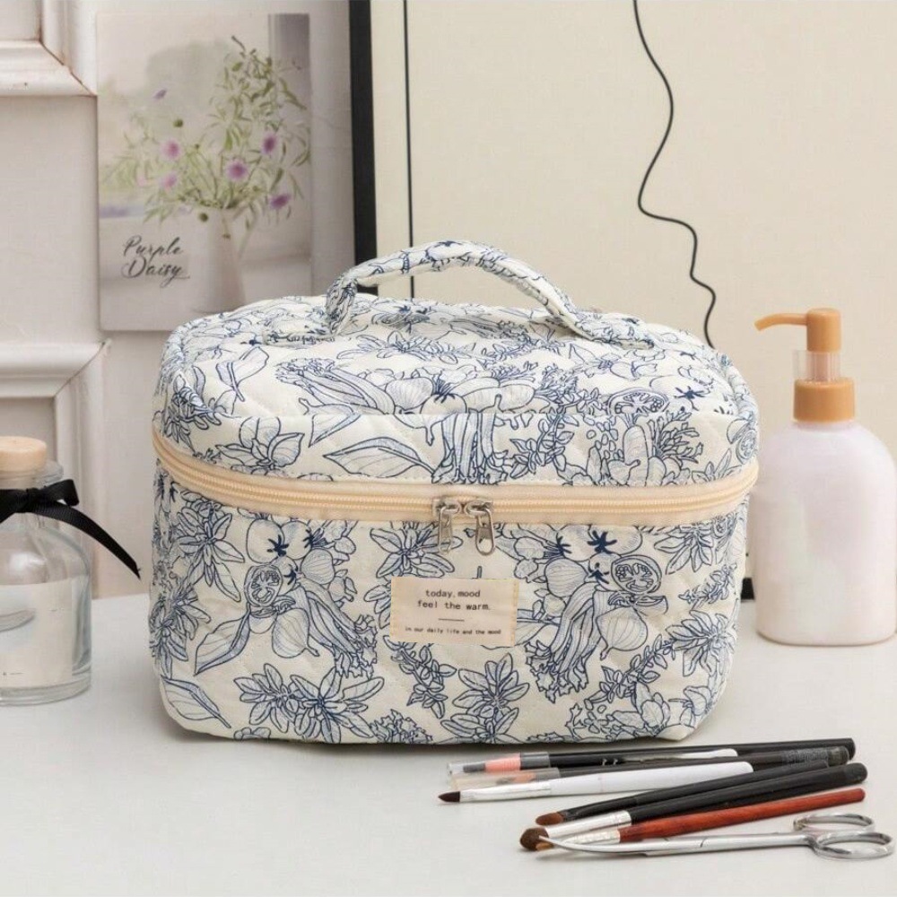 2025 Autumn New Fresh bag and Cute Makeup Bag elegant Small Simple Lightweight Toiletry Storage Bag Flower Cute Box Bag Designer Handbag
