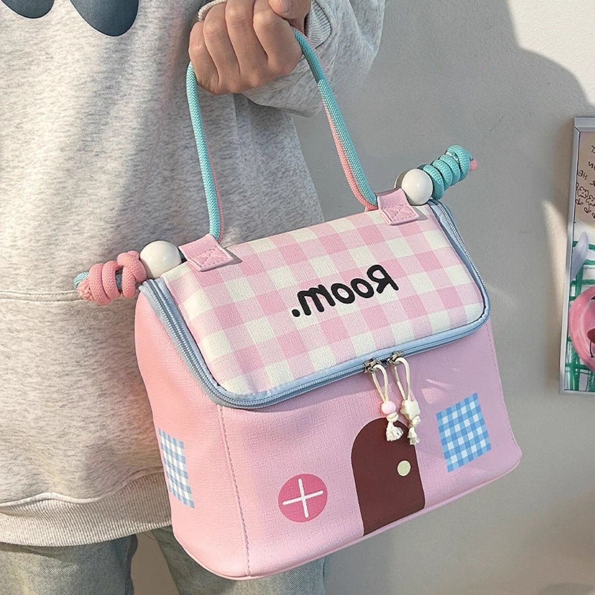 2025 Autumn New Small House Makeup Bag Simple Small Cute Outdoor Makeup Bag elegant Lightweight Large Capacity bag Makeup Bag Designer Handbag