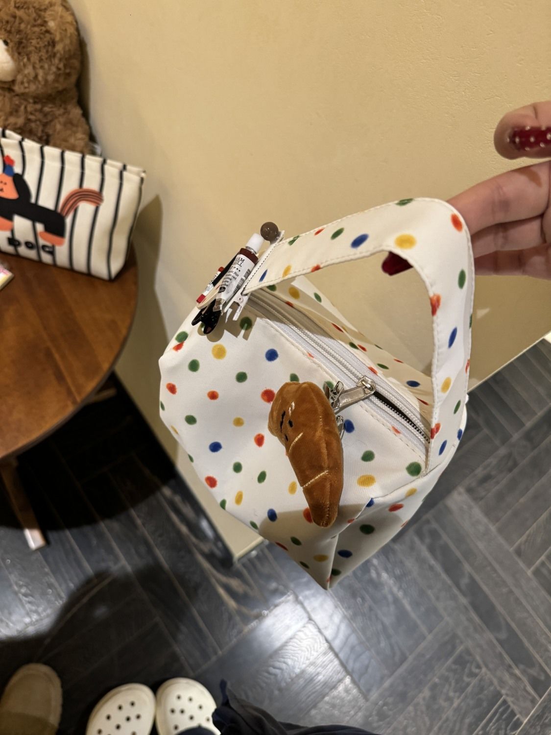 2025 autumn new polka dot compact simple bag elegant niche design makeup bag light luxury large capacity storage lightweight designer handbag