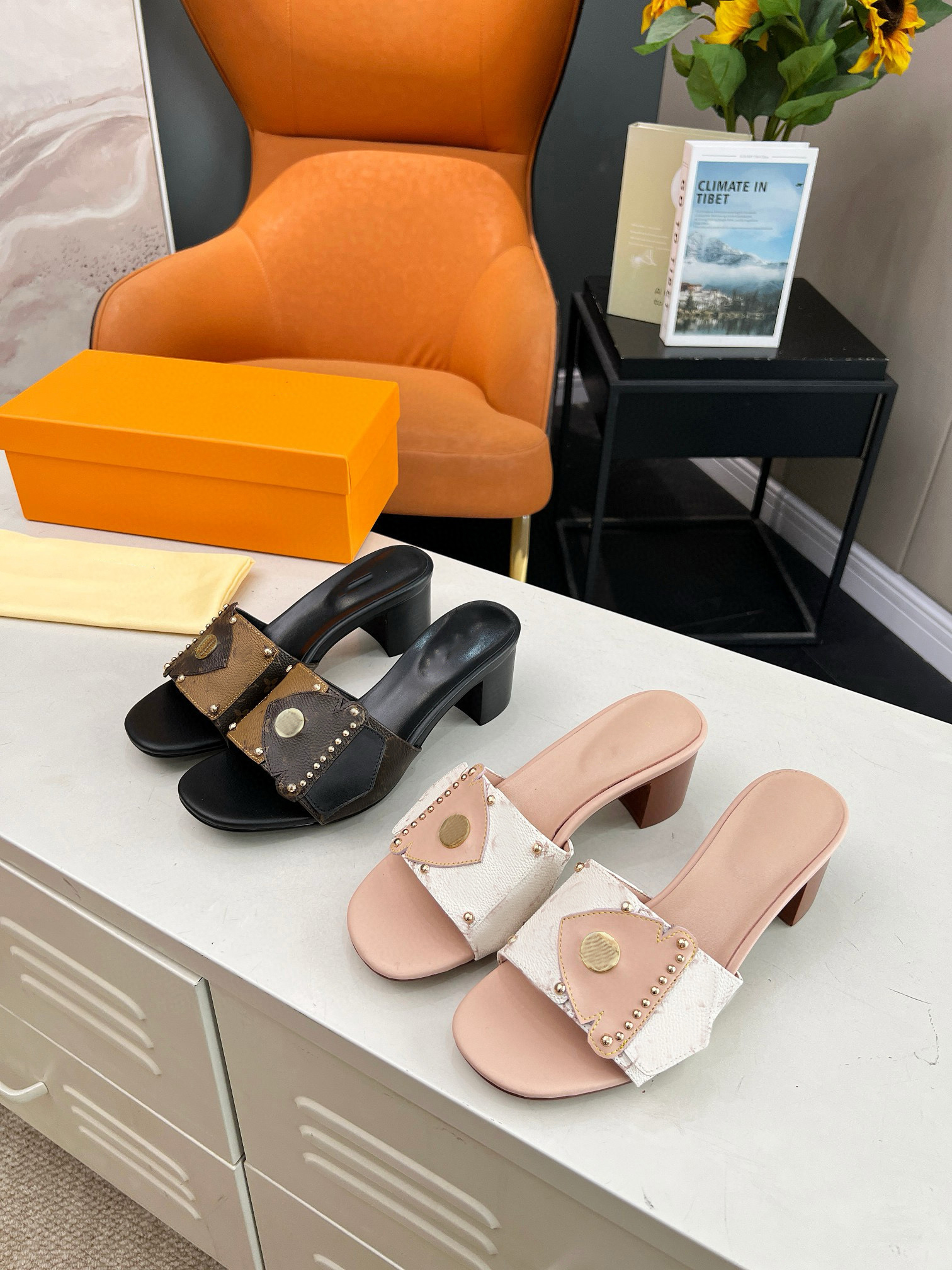 designer Shoes Frame Flat Mule sandal summer Women fashion Flat slippers luxury leather high-quality leisure Daily Outfit Kitten Heel sandal sandals Size 35-42