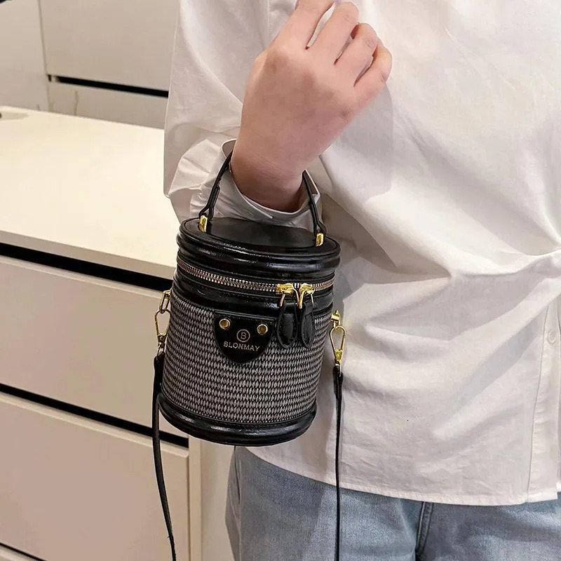 Free Shipping Totes Small Bucket Crossbody Bags For Women Summer Straw Handbag Beach Bag 2025 Designer Handmade Woven Brand Sac Designer Bag Luxury Ba