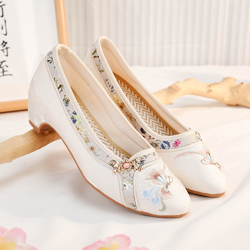2025 Designer Fashion Women's Shoes Low Heel Pointed Qipao Embroidered Shoes Comfortable Shallow Mouth Versatile Daily Single Shoes Children