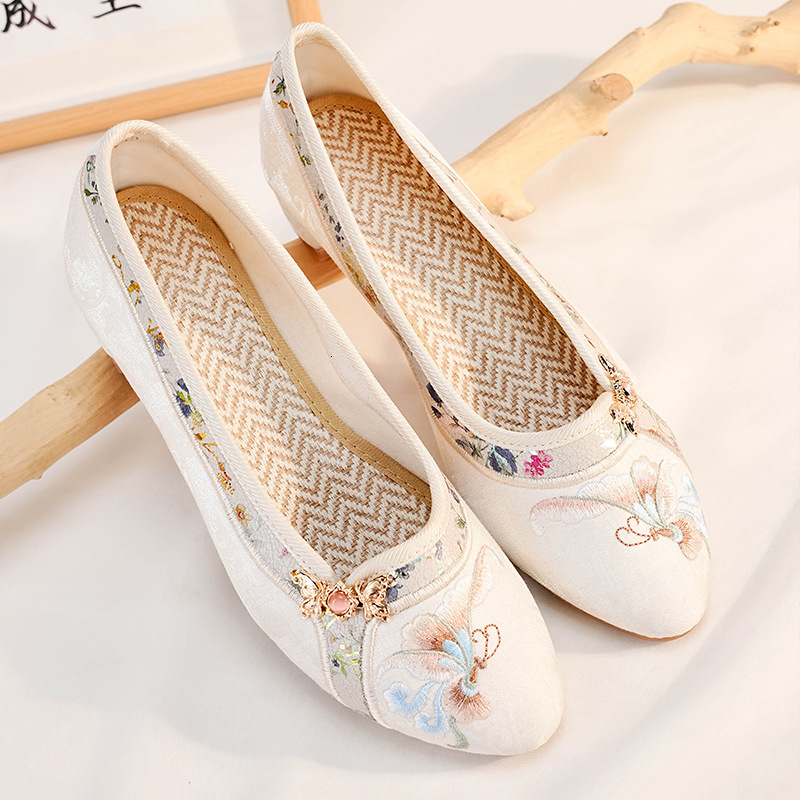 2025 Designer Fashion Women's Shoes Low Heel Pointed Qipao Embroidered Shoes Comfortable Shallow Mouth Versatile Daily Single Shoes Children