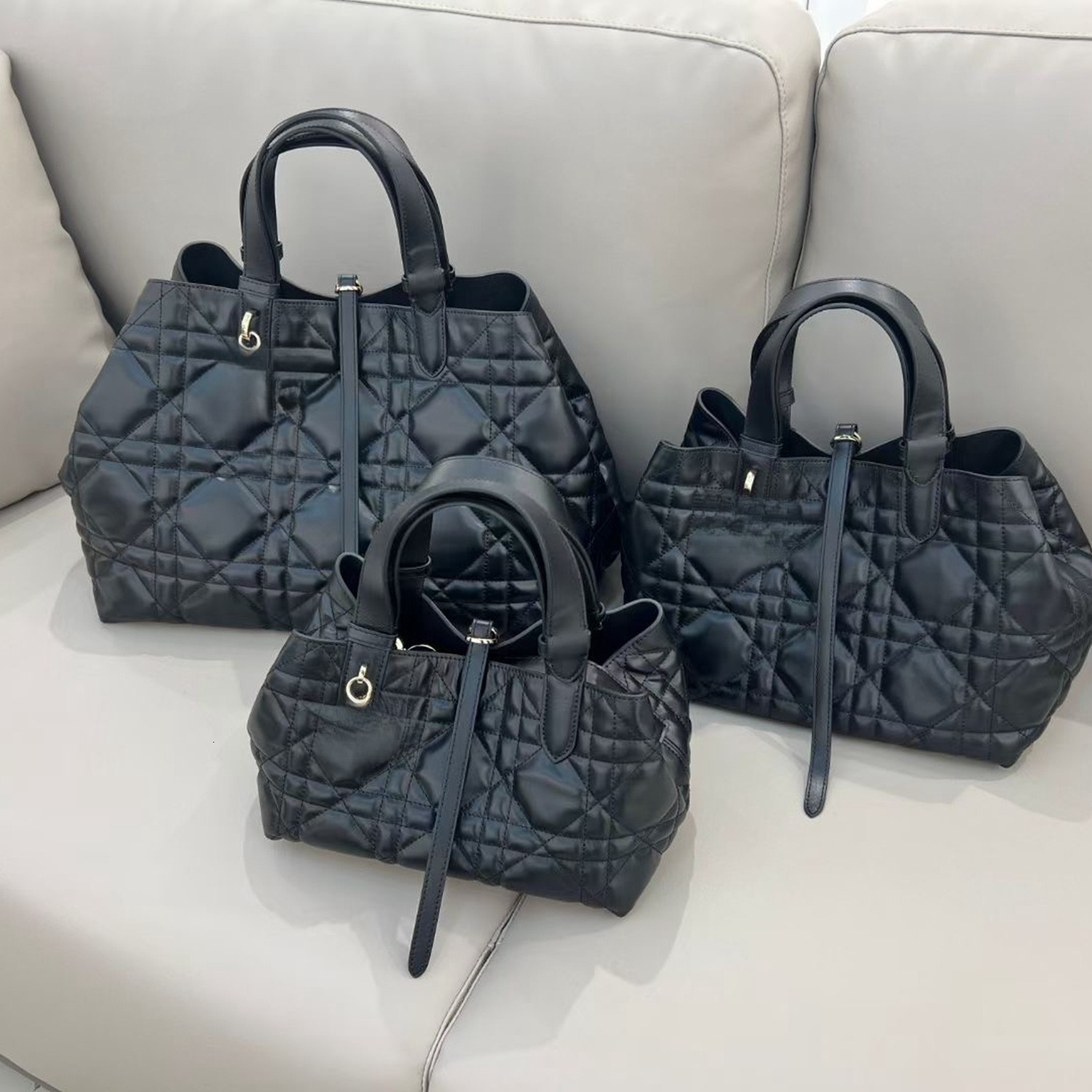 2025 New Casual Fashion Handbag, Genuine Leather, Women's Shoulder Leather Bag, Large Capacity Commuter Bag, Crossbody Bag