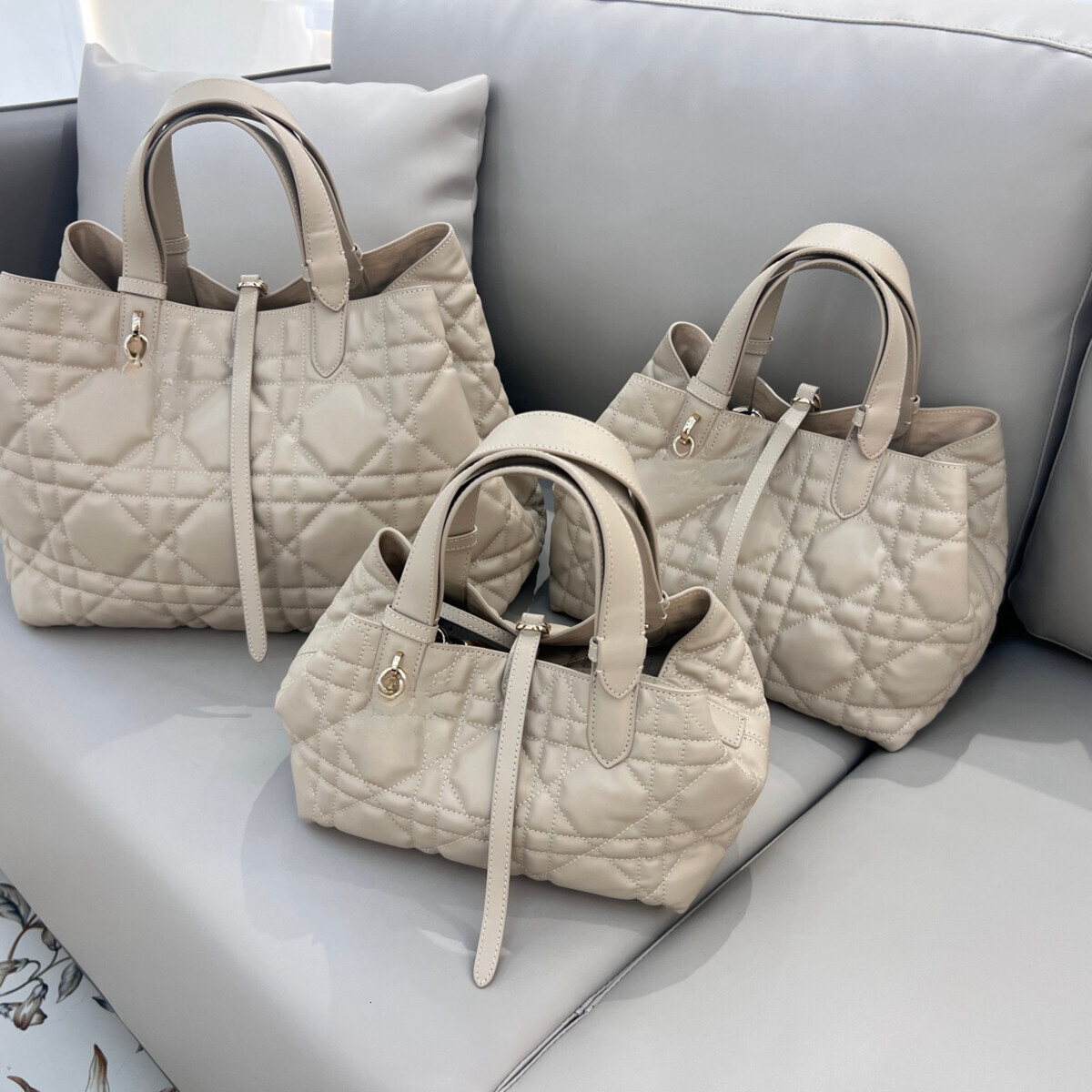 2025 New Casual Fashion Handbag, Genuine Leather, Women's Shoulder Leather Bag, Large Capacity Commuter Bag, Crossbody Bag