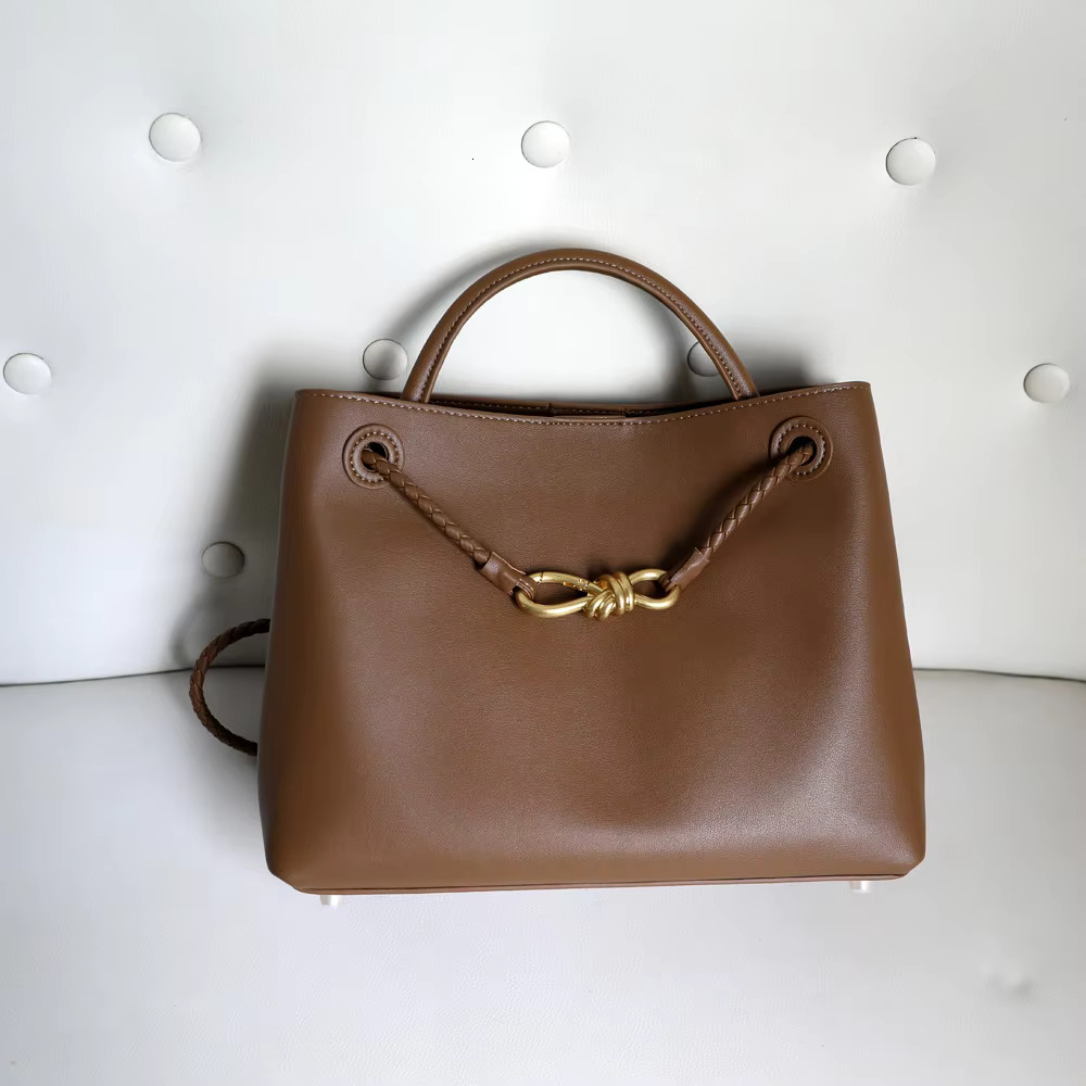 2025 New Fashionable Women's Handbag High Quality Genuine Leather Women's Shoulder Designer Large Capacity Crossbody Bag