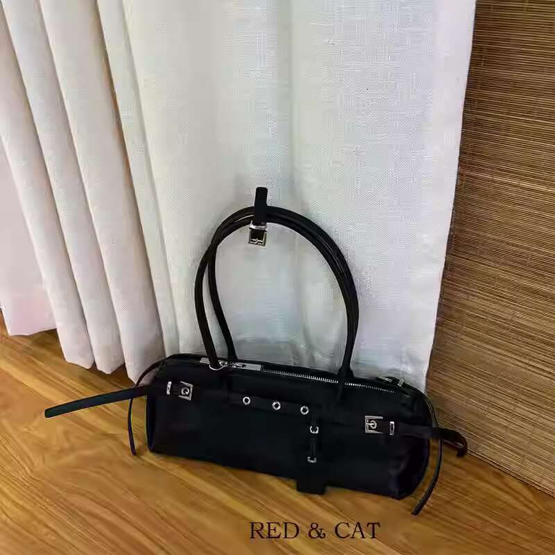 Women's Bags Ladies' shoulder bag, motorcycle sausage bag, new exquisite and versatile handbag, black baguette armpit bag
