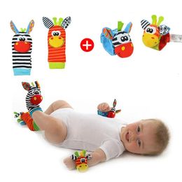 024 mois pour bébé Rattles Soft Plux Toys Foot Wrist Rattle Set Cartoon Born Development Educational for Children 240407