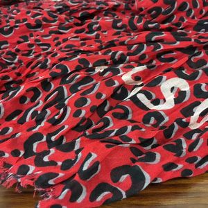 068d Bufandas Al por mayor- Diseño Otoño Invierno Estampado Leopardo Grano Rojo Señora Bufanda Mantón Material de algodón Tamaño grande 200 cm - 130 cm