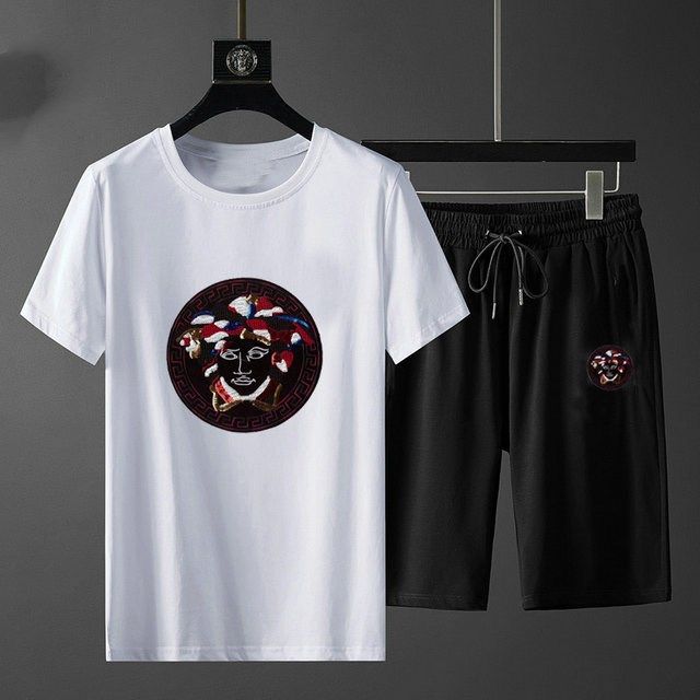 2020 men designer t-shirts and shorts suit brand mens tracksuit set sell fashion summer men clothesing summer t shirt shorts sets, Gray
2020 men designer t-shirts and shorts suit brand mens tracksuit set sell fashion summer men clothesing summer t shirt shorts sets, Gray